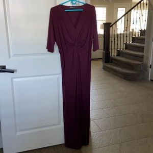 Gorgeous women’s dress. Fits amazing. Has slits in the front and on sleeves.